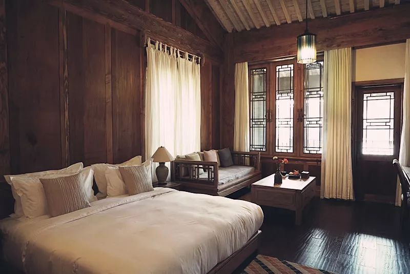 从丽江到茨中：菜场买恶魔果实、修道院酿酒士、高原油泼面……开启了无数的第一次|香格里拉环线（上）