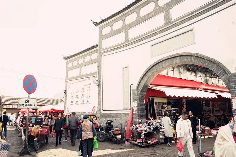 从丽江到茨中：菜场买恶魔果实、修道院酿酒士、高原油泼面……开启了无数的第一次|香格里拉环线（上）