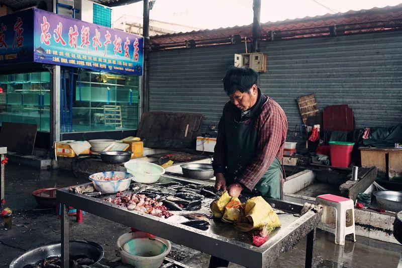 从丽江到茨中：菜场买恶魔果实、修道院酿酒士、高原油泼面……开启了无数的第一次|香格里拉环线（上）