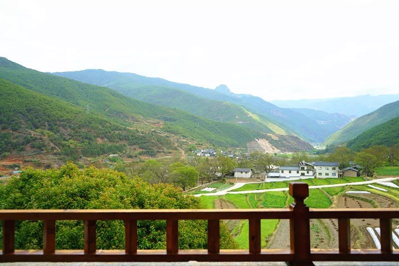 从丽江到茨中：菜场买恶魔果实、修道院酿酒士、高原油泼面……开启了无数的第一次|香格里拉环线（上）