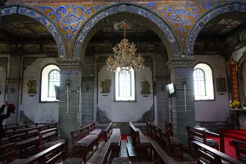 从丽江到茨中：菜场买恶魔果实、修道院酿酒士、高原油泼面……开启了无数的第一次|香格里拉环线（上）