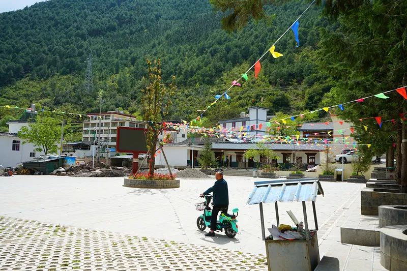 从丽江到茨中：菜场买恶魔果实、修道院酿酒士、高原油泼面……开启了无数的第一次|香格里拉环线（上）