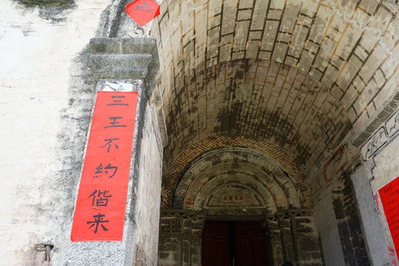 从丽江到茨中：菜场买恶魔果实、修道院酿酒士、高原油泼面……开启了无数的第一次|香格里拉环线（上）