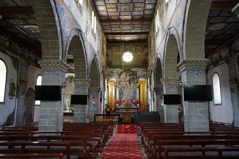 从丽江到茨中：菜场买恶魔果实、修道院酿酒士、高原油泼面……开启了无数的第一次|香格里拉环线（上）