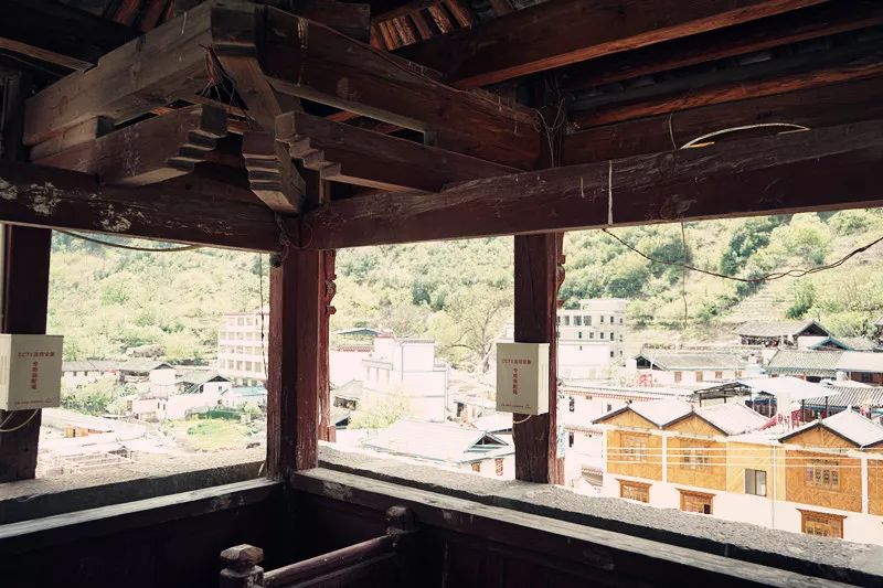 从丽江到茨中：菜场买恶魔果实、修道院酿酒士、高原油泼面……开启了无数的第一次|香格里拉环线（上）