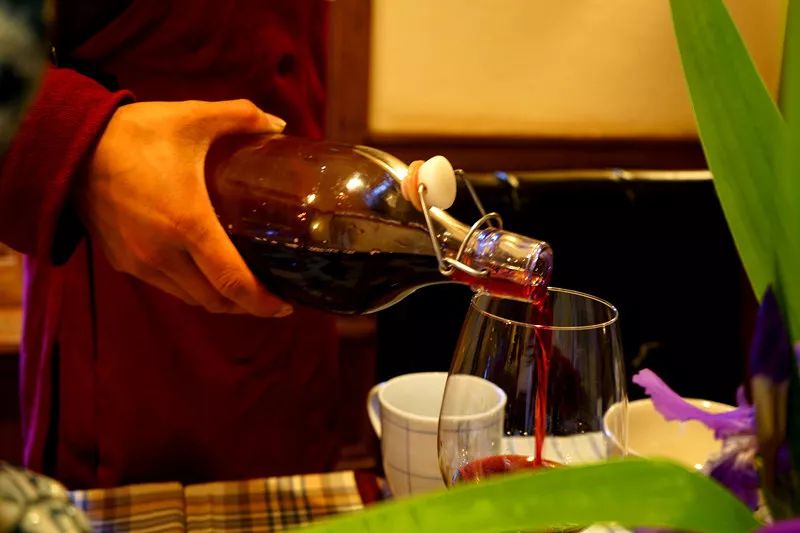 从丽江到茨中：菜场买恶魔果实、修道院酿酒士、高原油泼面……开启了无数的第一次|香格里拉环线（上）