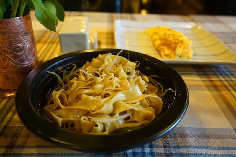 从丽江到茨中：菜场买恶魔果实、修道院酿酒士、高原油泼面……开启了无数的第一次|香格里拉环线（上）