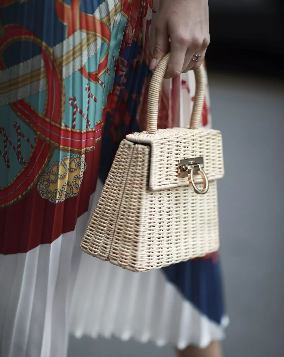 喜提限量版lv包包,喜提斜挎包