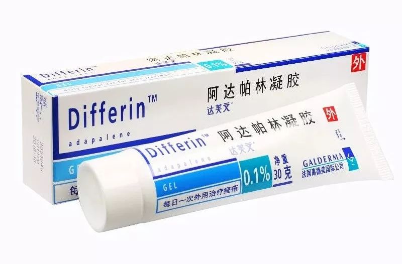 脸又油还起皮怎样调理,脸又油又干怎么上妆