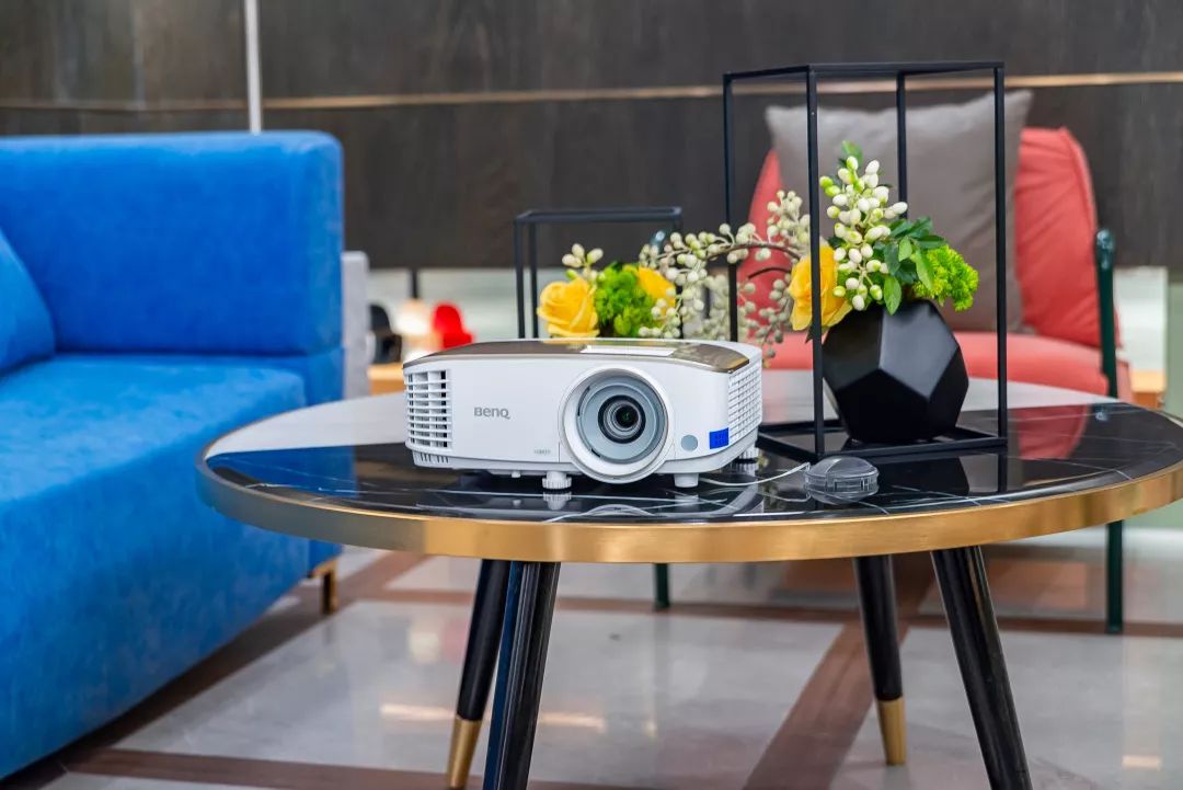 预告：明基新款智能家用色准投影仪，AI智能语音加持，在家打造专业影院在线学习娱乐中心