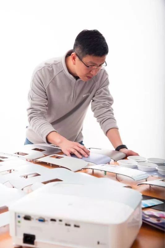 预告：明基新款智能家用色准投影仪，AI智能语音加持，在家打造专业影院在线学习娱乐中心