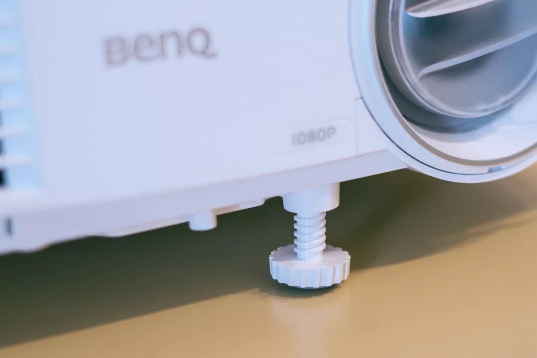 预告：明基新款智能家用色准投影仪，AI智能语音加持，在家打造专业影院在线学习娱乐中心