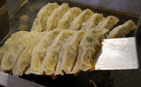 锅贴为什么要用两张饺子皮,从饺子到面条