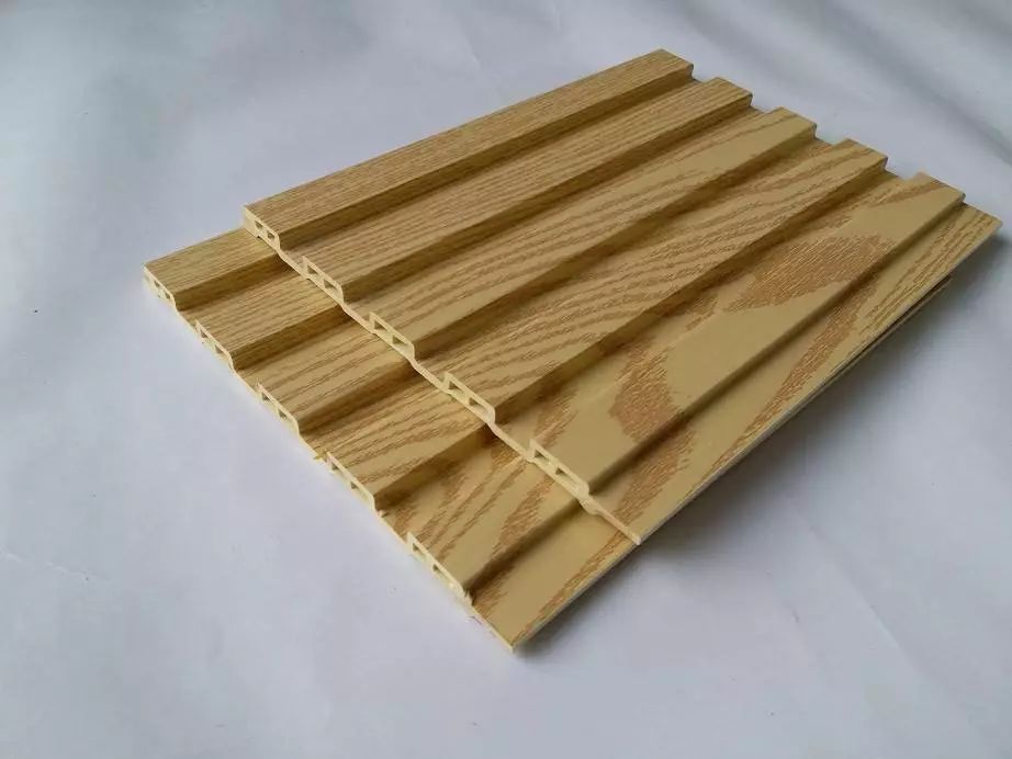 电视背景墙用木饰面还是护墙板,护墙板塑料阴阳角施工教程视频