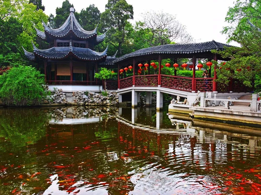 江苏同上海交界一桥之隔,上海苏州一河之隔