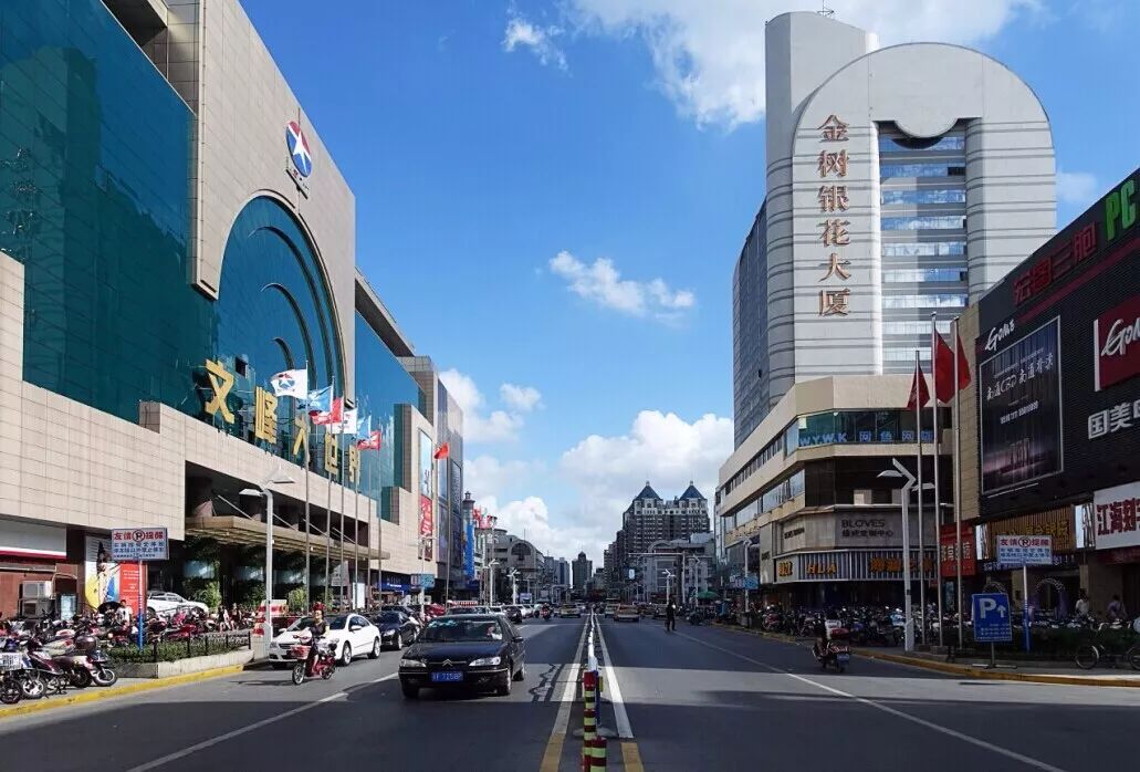 江苏同上海交界一桥之隔,上海苏州一河之隔