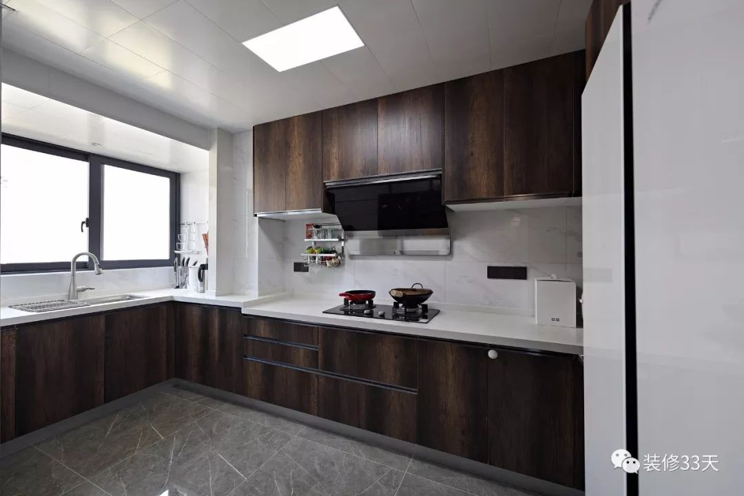 电视墙整面柜带隐形门小户型,四室高级感隐形门电视墙