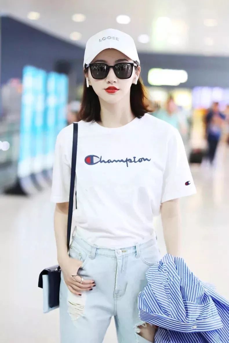 champion明星穿搭,全新champion冠军日版圆领卫衣