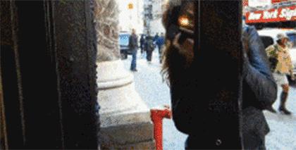 手机平放还是翻过来好,手机朝下放什么意思