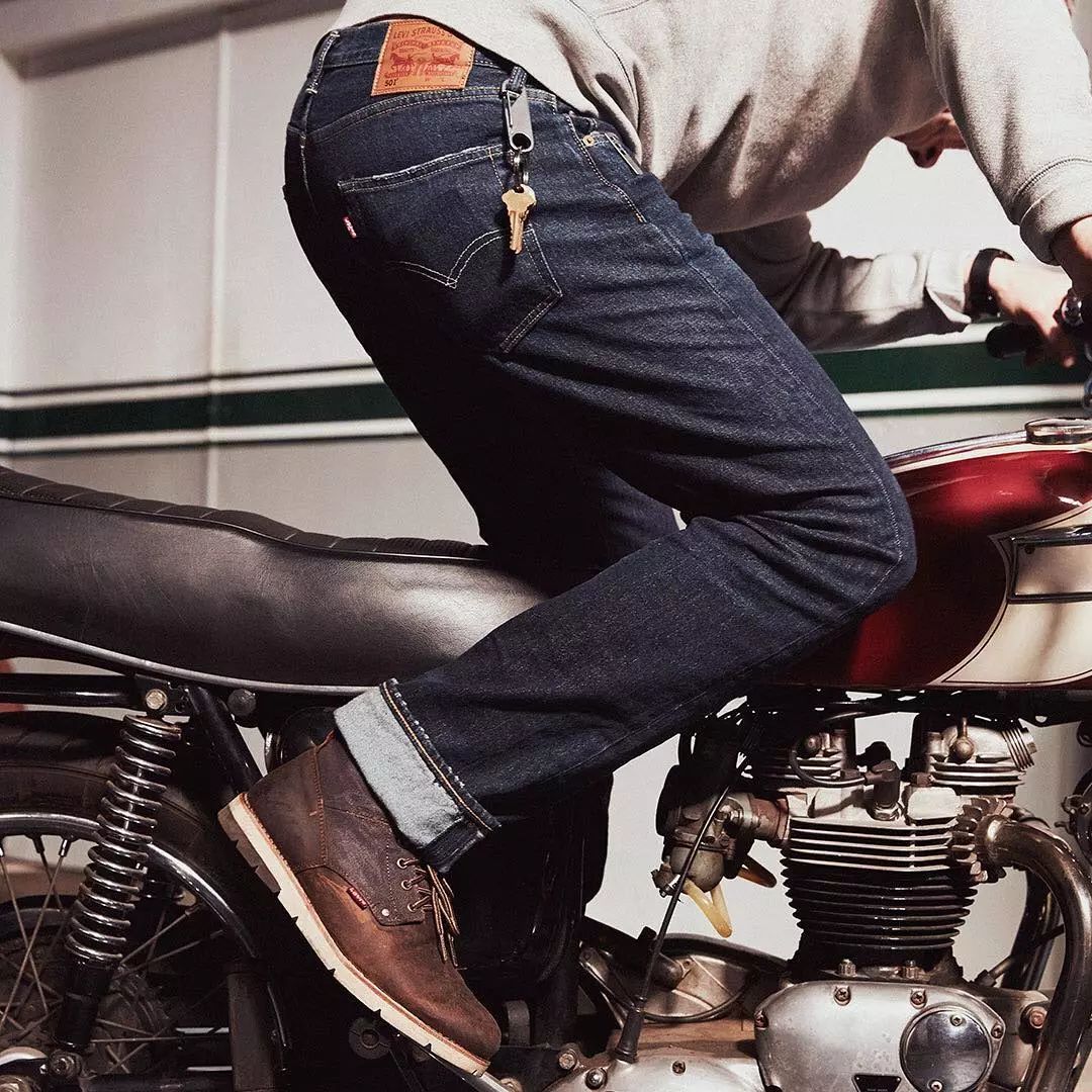 基础款牛仔裤单品有哪些,时尚牛仔裤好看又舒适你值得拥有