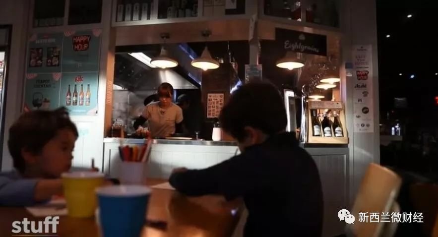 自从开了店家里什么都顾不上,自从开了饭店哪都去不了