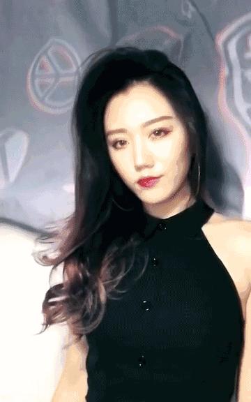 硬核开飞机,硬核爸爸开直升机进校科普