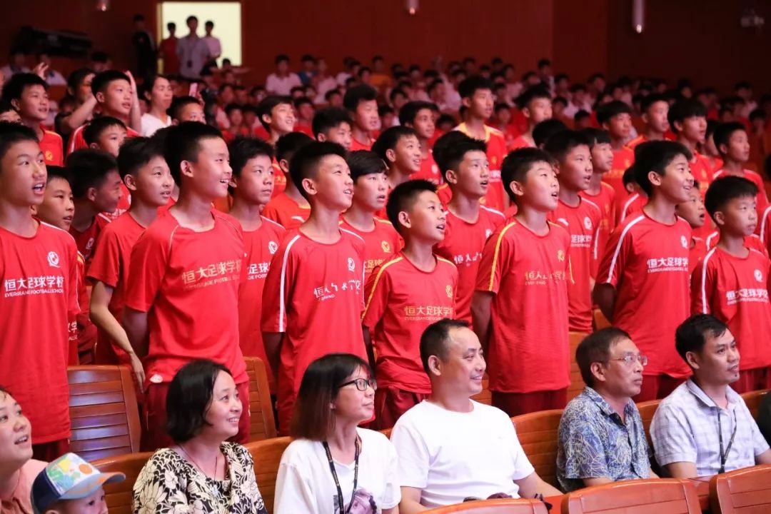 恒大足球夺冠大合唱,恒大足球学校比赛直播