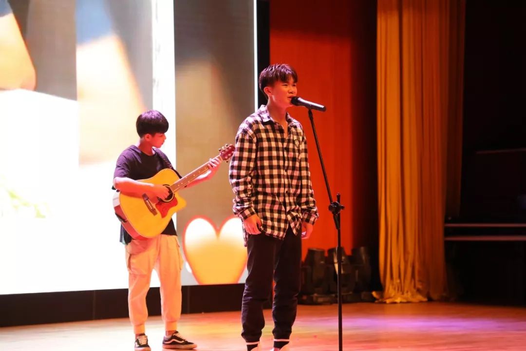 恒大足球夺冠大合唱,恒大足球学校比赛直播