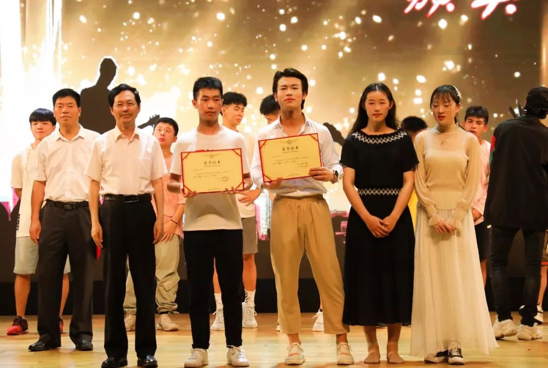 恒大足球夺冠大合唱,恒大足球学校比赛直播