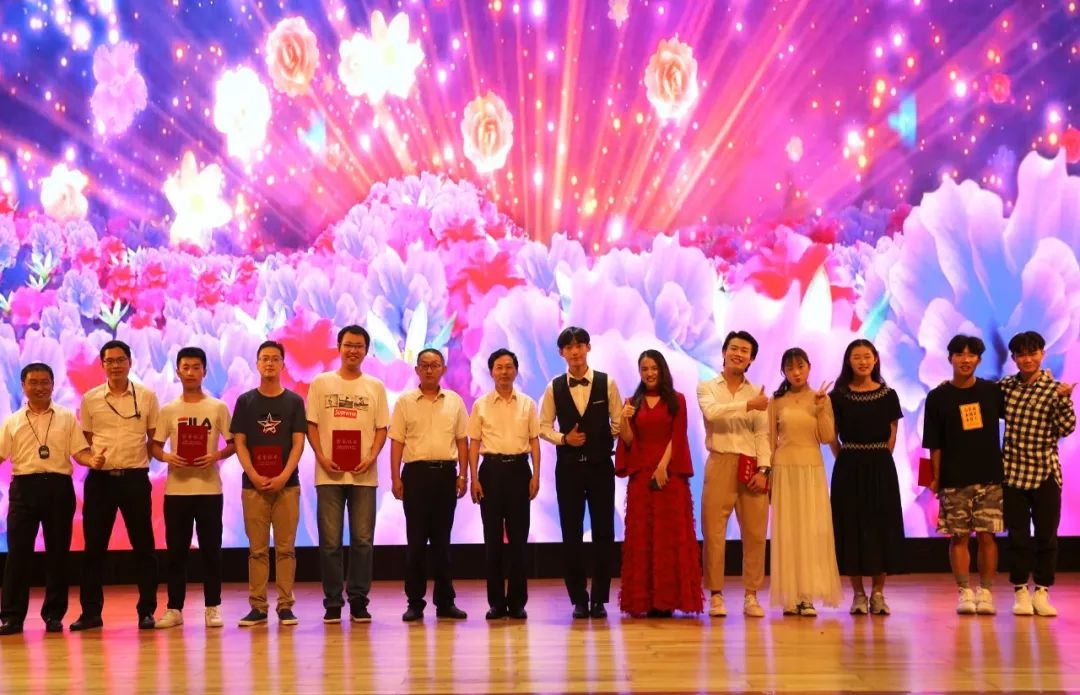 恒大足球夺冠大合唱,恒大足球学校比赛直播