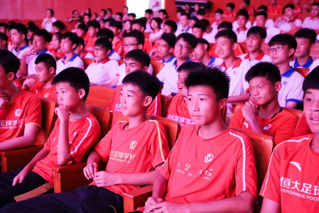恒大足球夺冠大合唱,恒大足球学校比赛直播