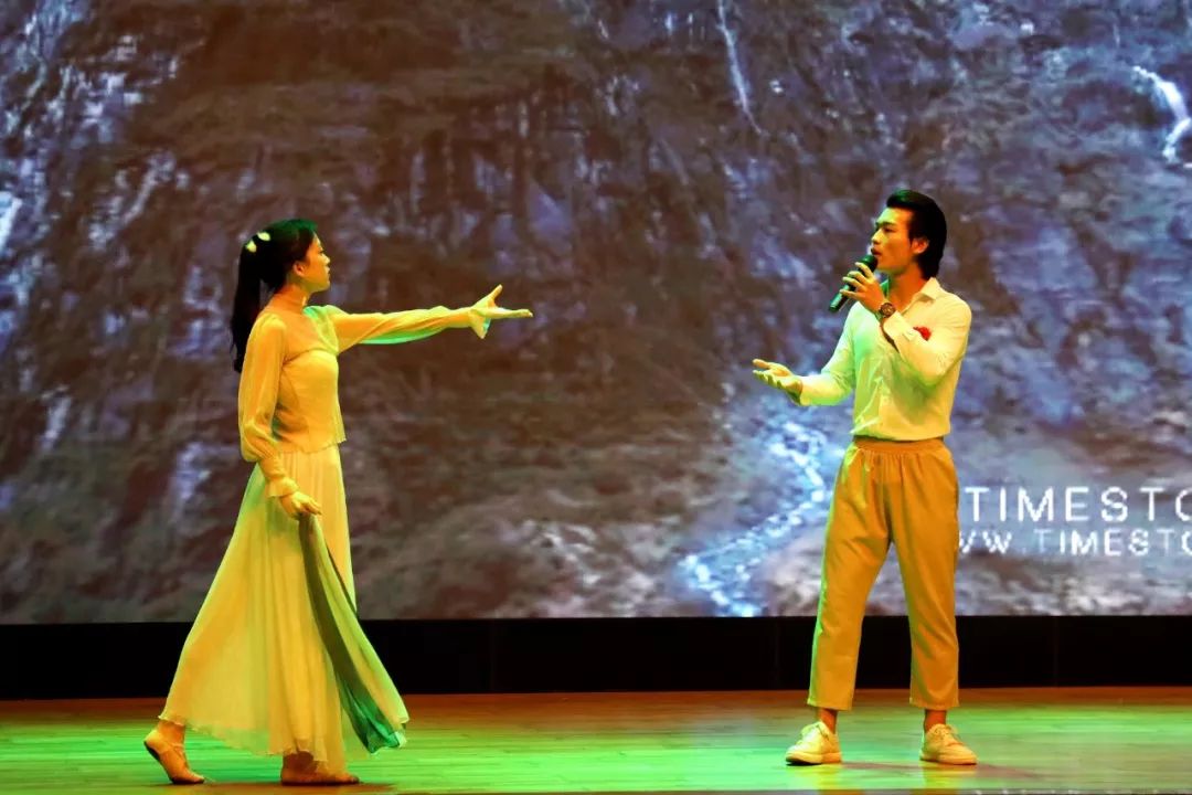 恒大足球夺冠大合唱,恒大足球学校比赛直播