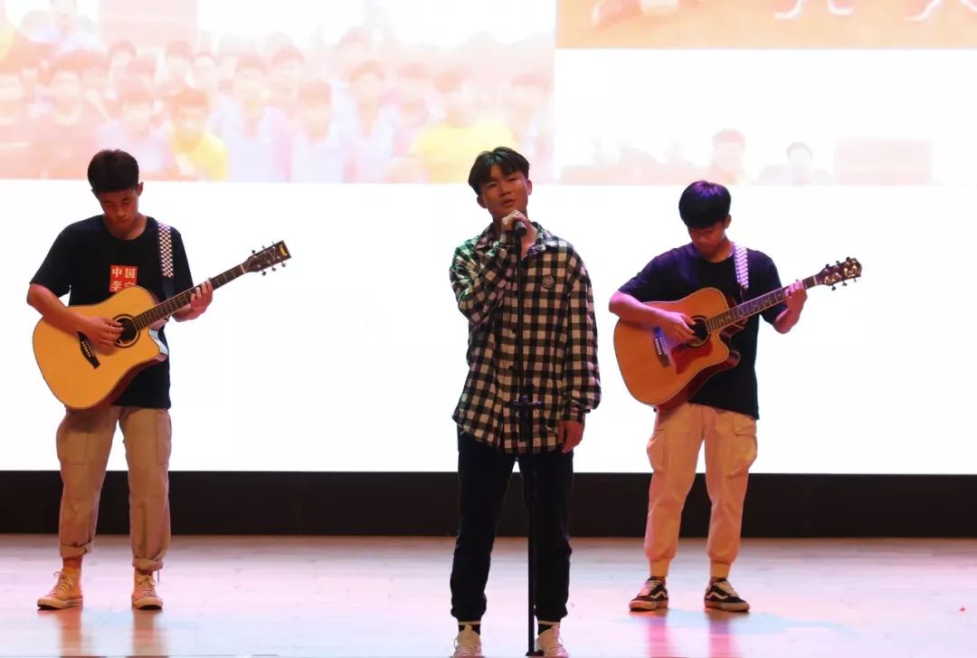 恒大足球夺冠大合唱,恒大足球学校比赛直播