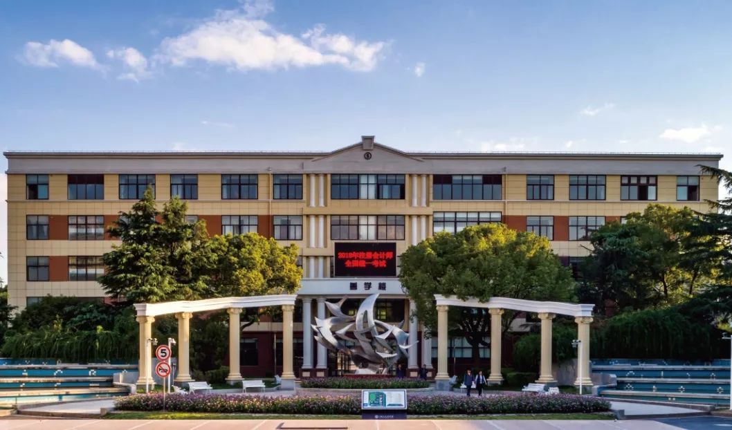 就业前景和招收率高的学校,金山职业学院就业率