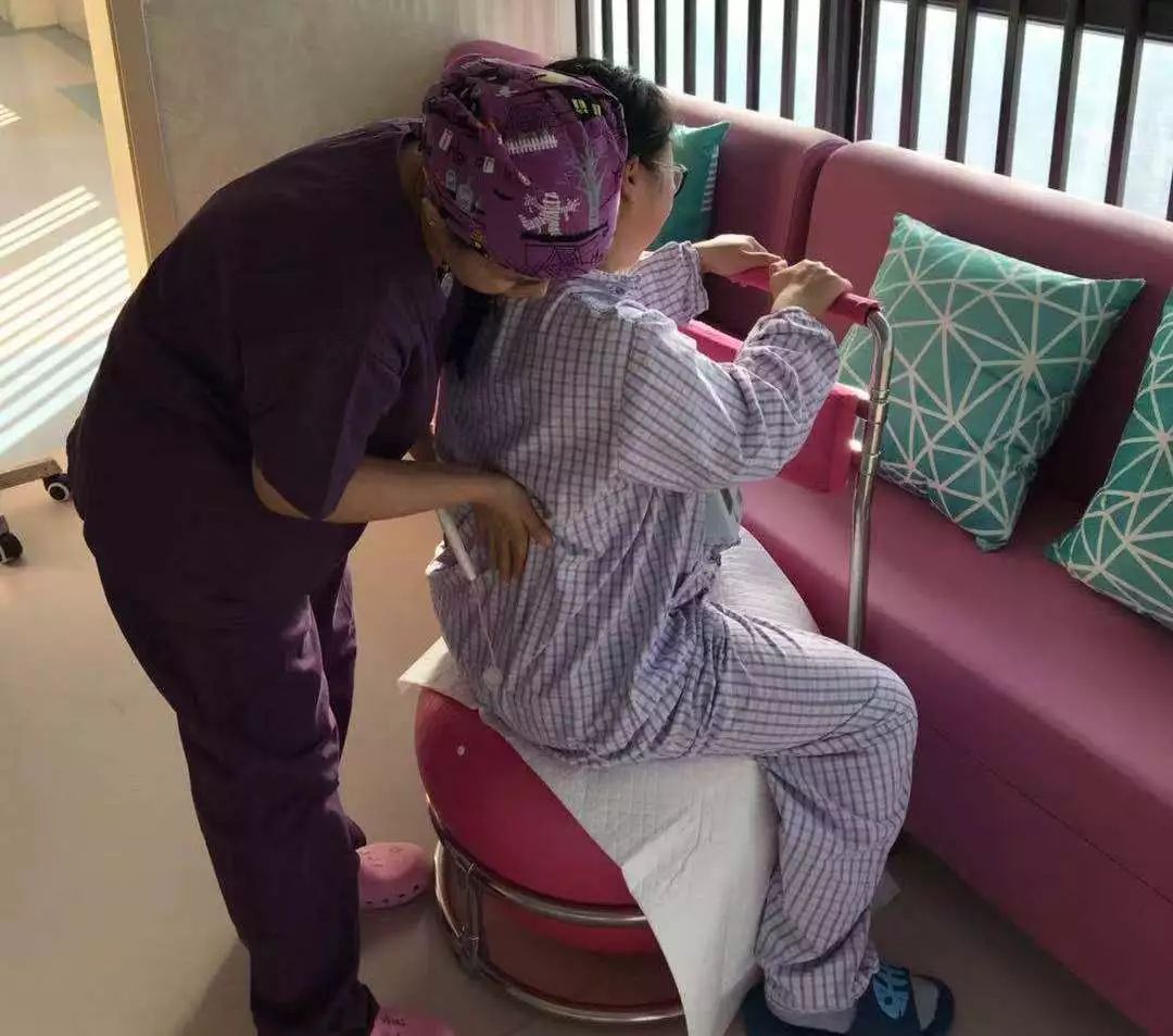 跨越四年，兄弟俩竟同是这位‘石头埠’的助产士接生的……