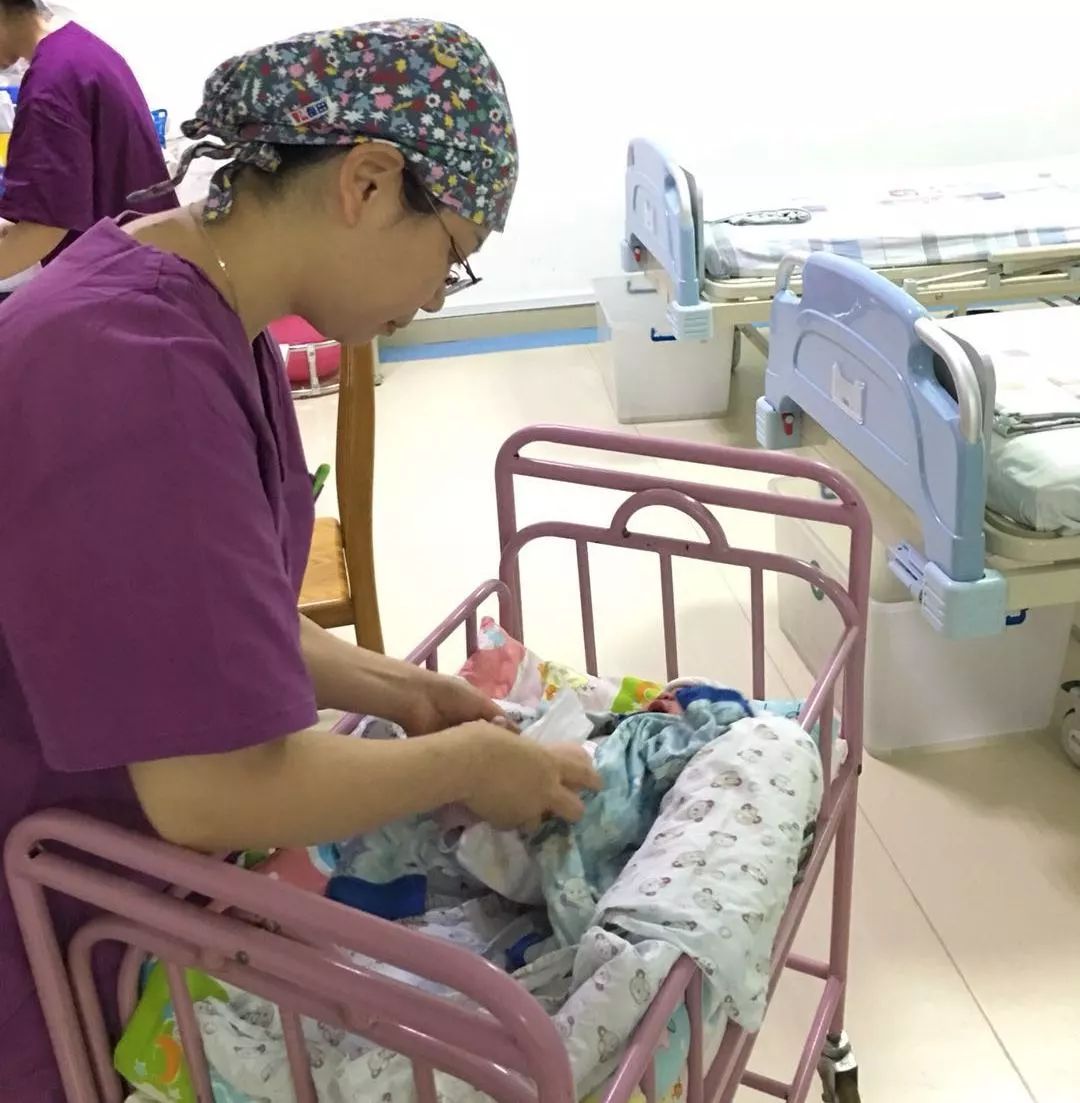 跨越四年，兄弟俩竟同是这位‘石头埠’的助产士接生的……