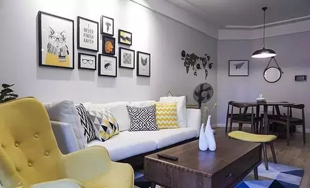 老公在卧室砌了小半堵墙愣是造出一个衣帽间,来人见了都赞不绝口