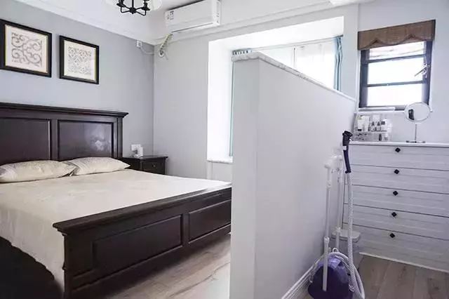 老公在卧室砌了小半堵墙愣是造出一个衣帽间,来人见了都赞不绝口