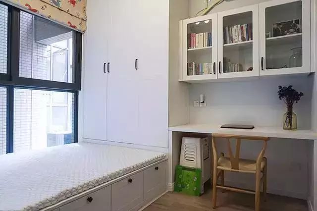 老公在卧室砌了小半堵墙愣是造出一个衣帽间,来人见了都赞不绝口