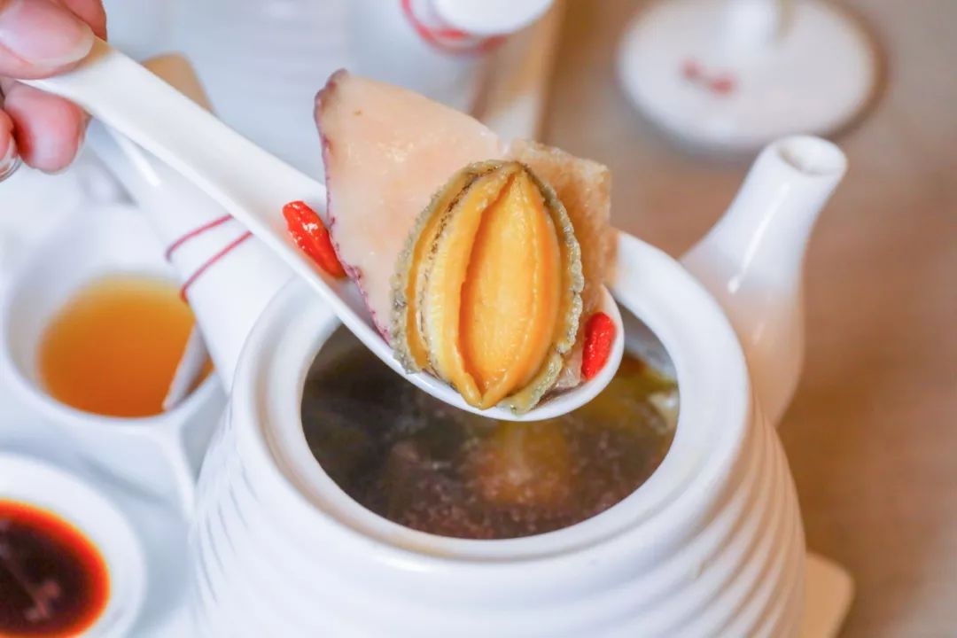 一年卖出1000000+盅汤，国民神店竟然开到南京了！