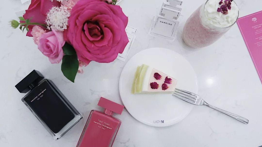 穿最粉的衣服跳最酷的舞,穿最粉的衣服唱最快的rap