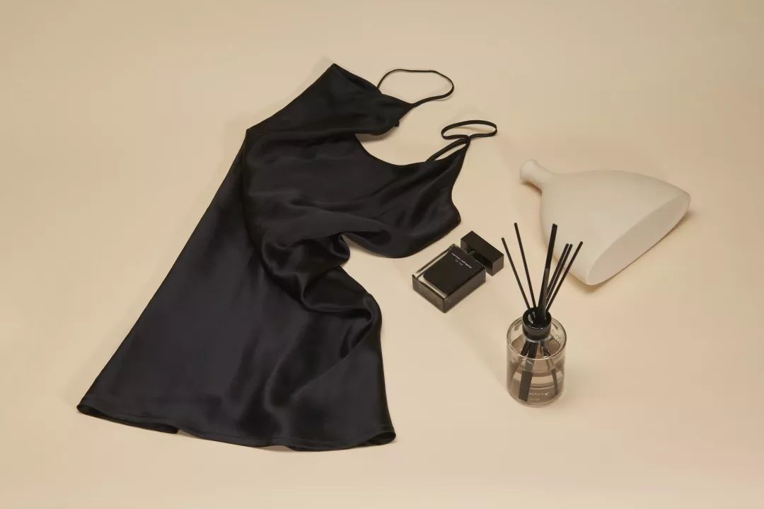 穿最粉的衣服跳最酷的舞,穿最粉的衣服唱最快的rap