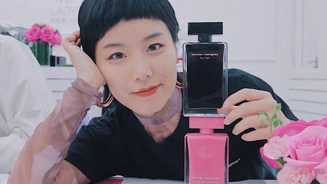 穿最粉的衣服跳最酷的舞,穿最粉的衣服唱最快的rap