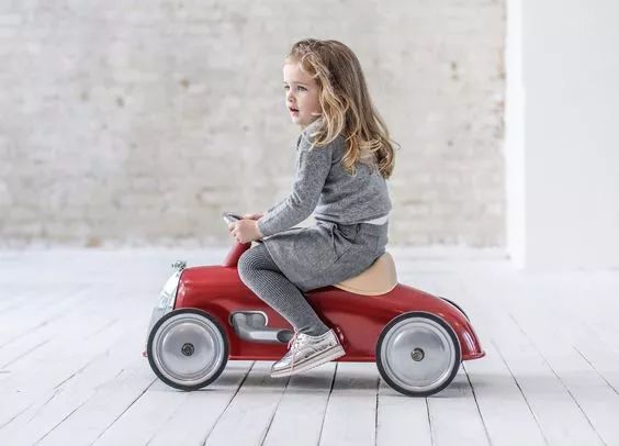 儿童节礼物送手机,儿童节送孩子什么礼物