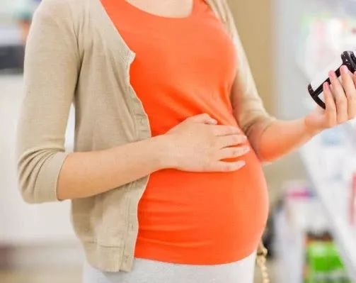 风油精创可贴真的防晕车吗,风油精加创可贴是真的吗