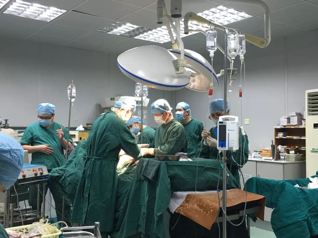 【感人】打动你的15个暖心医护故事...赚足眼泪~