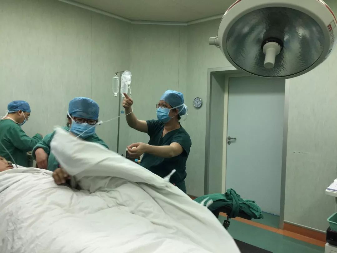 【感人】打动你的15个暖心医护故事...赚足眼泪~