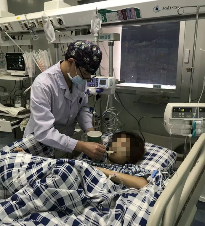 【感人】打动你的15个暖心医护故事...赚足眼泪~