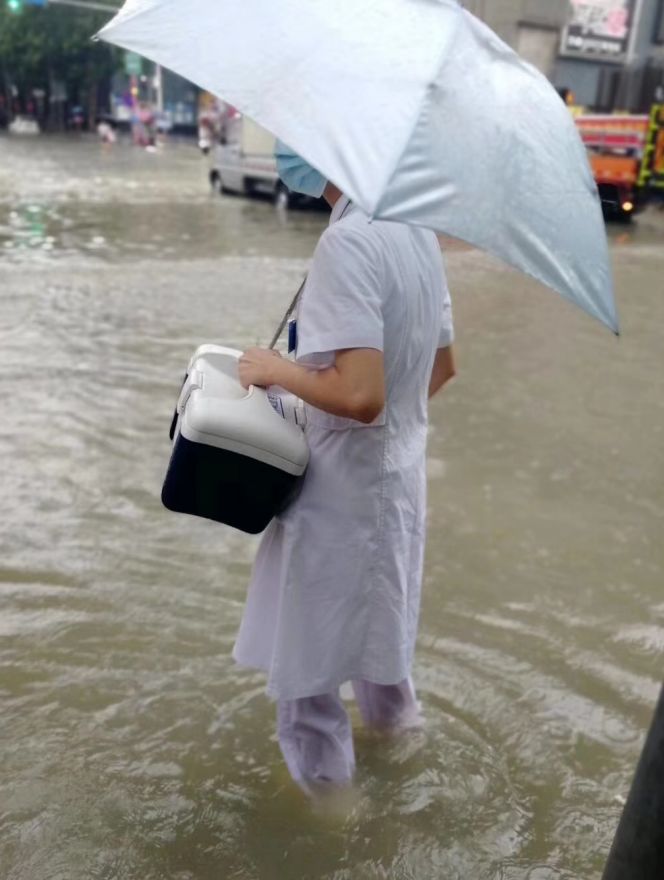 【感人】打动你的15个暖心医护故事...赚足眼泪~