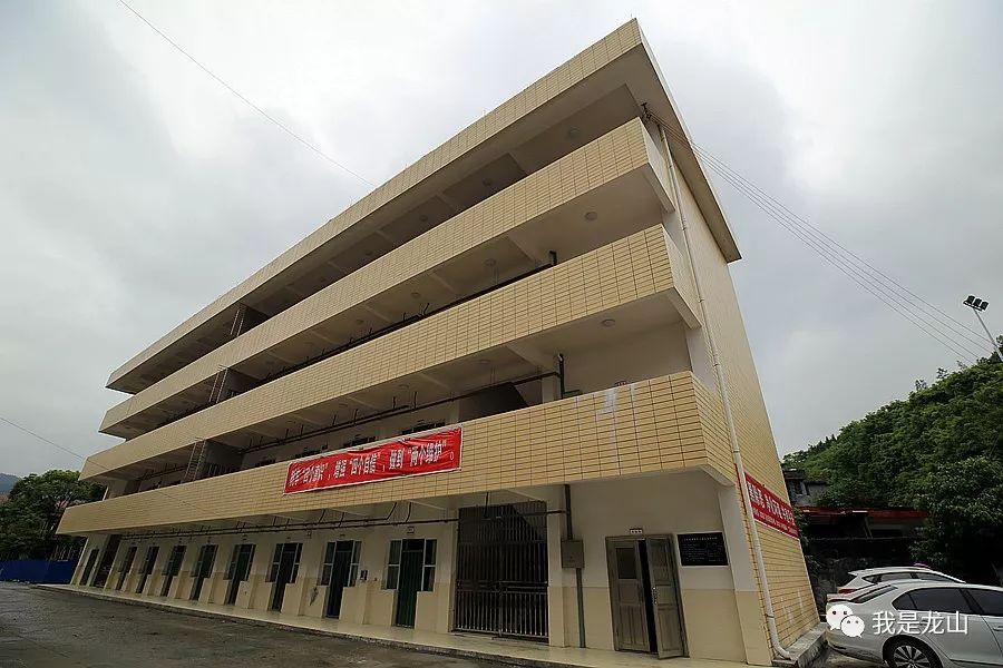 “卖蘑菇的女博士”“人民的好队长”，靛房人为何这样称呼他们？